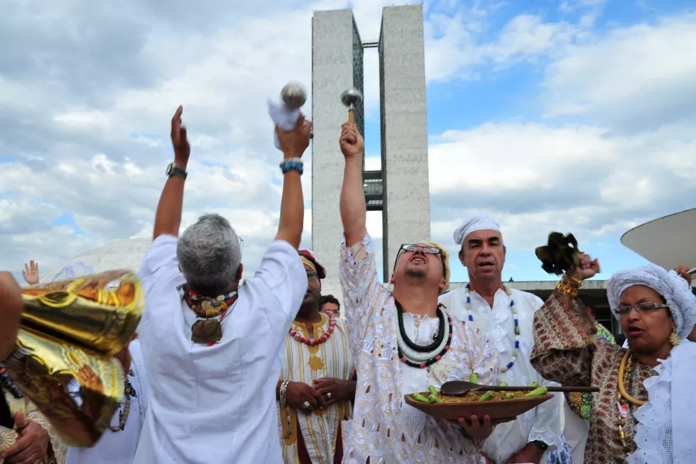 Política de terreiros e política para terreiros: violações, reconhecimento  de direitos, espaço público e resistências dos “povos tradicionais de  matriz africana”