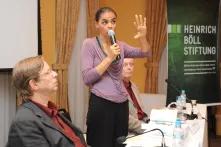 Evento O que é política verde hoje?, realizado em 2010 pela Fundação Heinrich Böll, com a presença de ex-senadora Marina Silva, candidata na época à Presidência da República. O evento de dois dias discutiu o entendimento do conceito de sustentabilidade e como abrir uma janela para novos paradigmas como “bens comuns” e “bien vivir”. À esquerda Thomas Fatheuer (Fundação Heirinch Böll), ao centro Marina Silva e à direita Jean Pierre Leroy (FASE). 