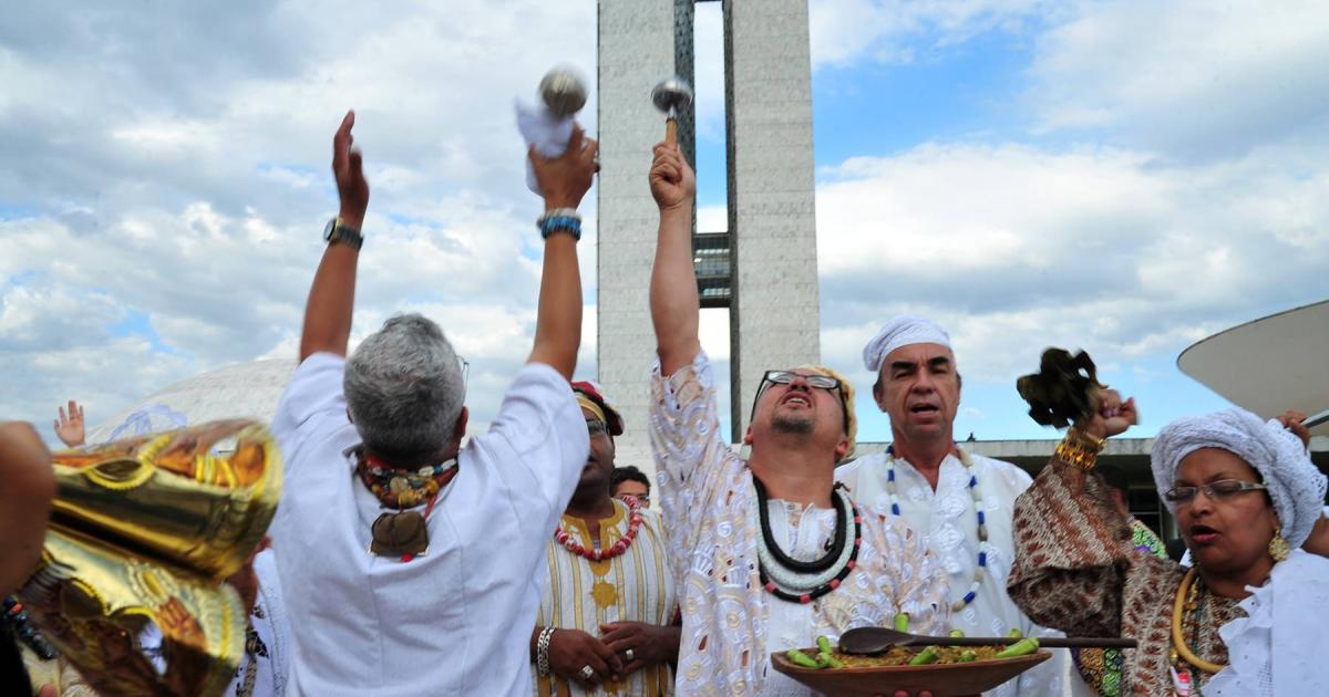 Política de terreiros e política para terreiros: violações, reconhecimento  de direitos, espaço público e resistências dos “povos tradicionais de  matriz africana”