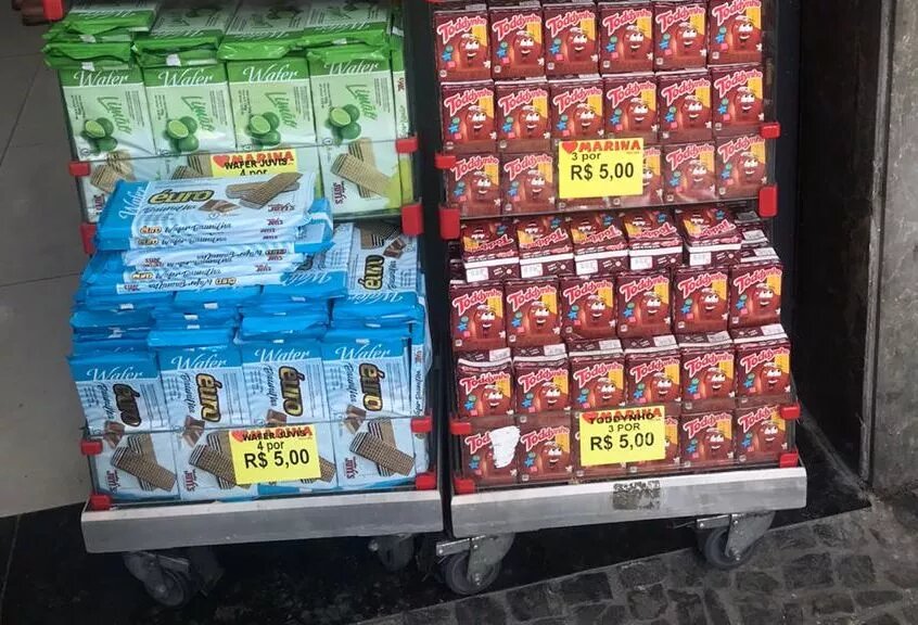 Loja de biscoito fazem promoções de ultraprocessados 