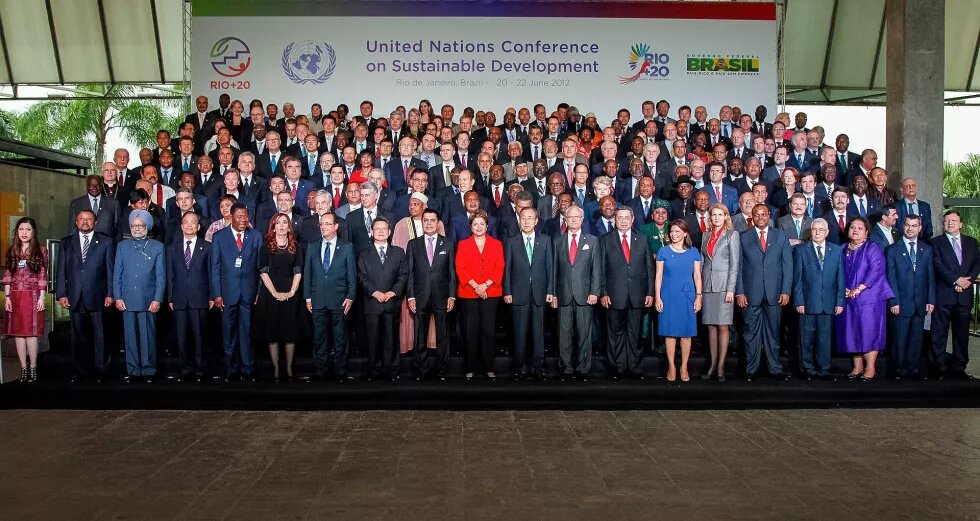 Presidente Dilma Rousseff e líderes mundiais na foto oficial da Conferência das Nações Unidas sobre Desenvolvimento Sustentável (Rio+20). Presidente Dilma Rousseff e líderes mundiais na foto oficial da Conferência das Nações Unidas sobre Desenvolvimento Sustentável (Rio+20).