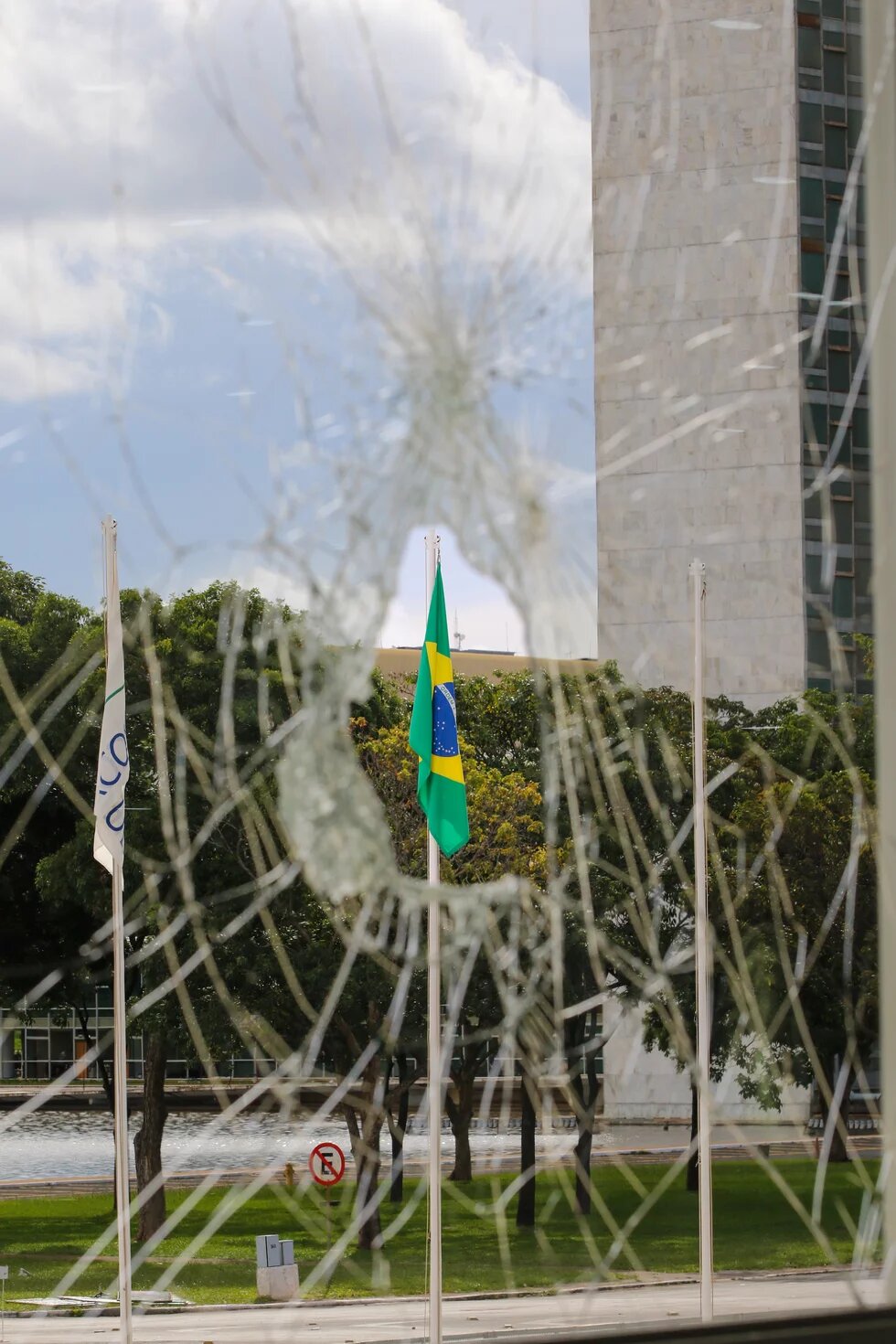 Janelas danificadas no Palácio do Planalto após atos terroristas no ultimo domingo