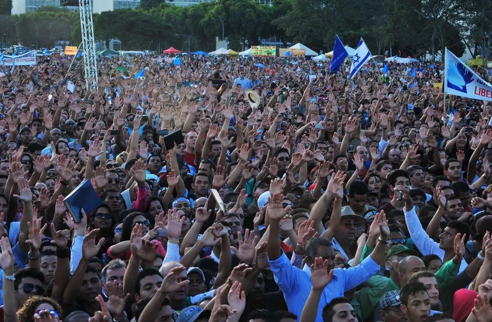 Evangélicos e católicos fazem manifestação a favor da liberdade religiosa, 2013. 