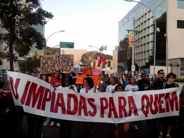 Protesto da campanha "Olimpíada para quem?" no Rio de Janeiro