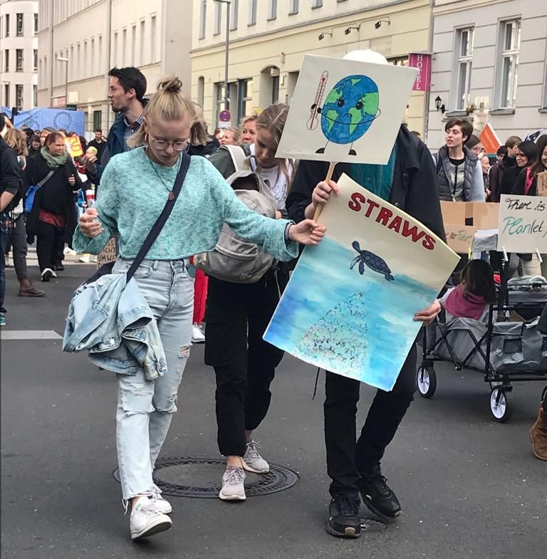 Mais de 200.000 pessoas em Berlim participaram das manifestações da Greve pelo Clima Mais de 200.000 pessoas em Berlim participaram das manifestações da Greve pelo Clima